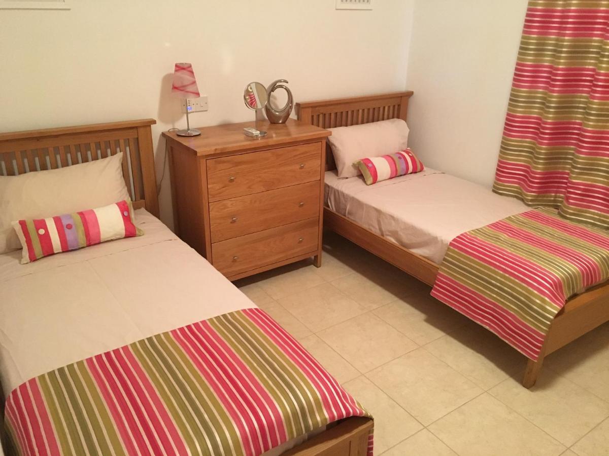 Excellent 2 Bed Apartment Mandria  Bagian luar foto